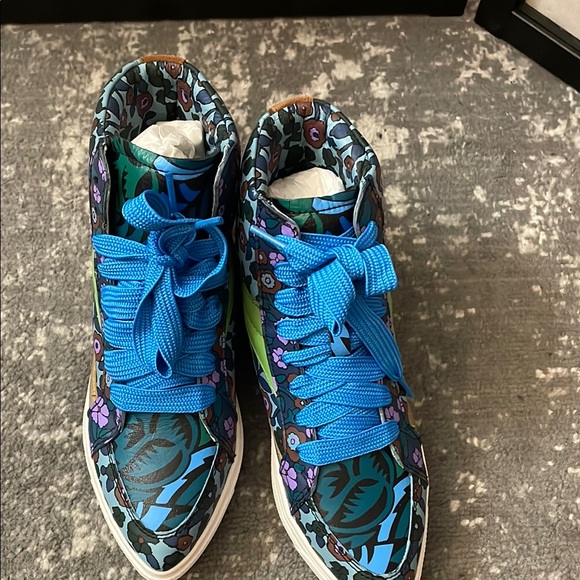 Coach Sneakers in Blue and Green with High-Top Design and Tropical Pattern - Picture 5 of 7
